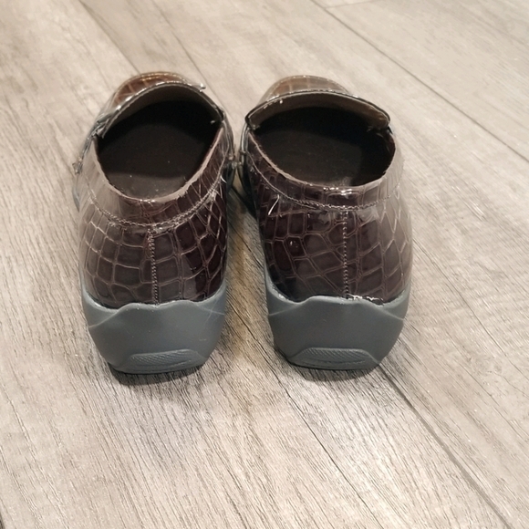 Nygard Collection Alligator Print Loafers - Picture 4 of 7